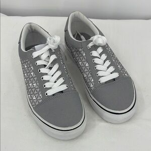 AIRWALK WOMENS SIZE 6 Gray and White Low-Top Sneakers